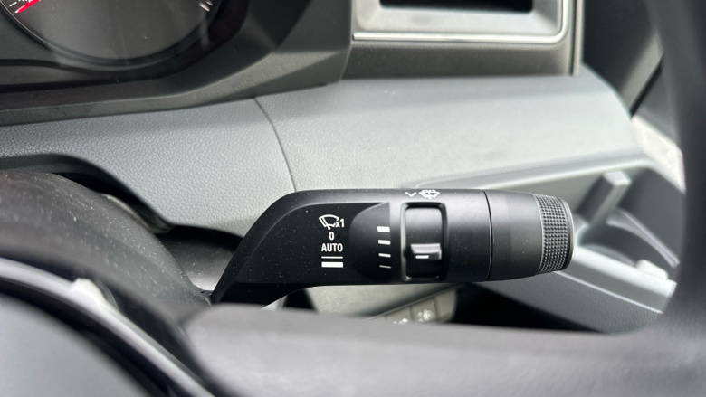 Renault Master Mwb Diesel Fwd MM35 Blue dCi 130 Advance Medium Roof Van